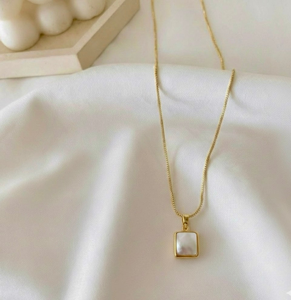 Ivory Stone Pendant Necklace