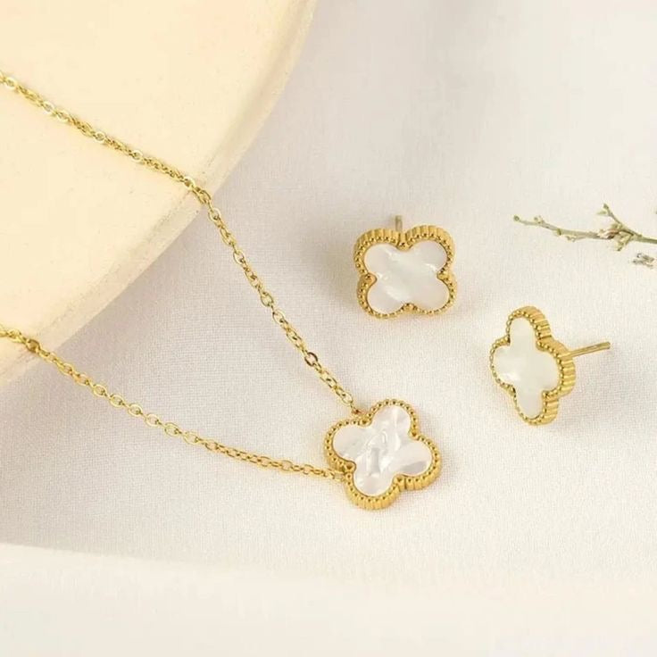 Midnight & Ivory Clover Pendant Necklace With Clover Studs