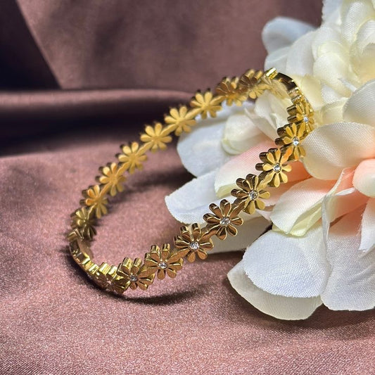 Eternal Daisy Flower Bangle
