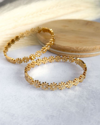 Eternal Daisy Flower Bangle