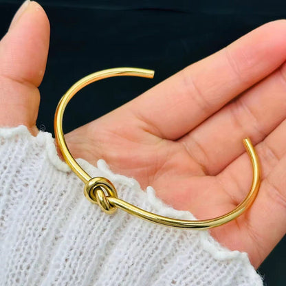 Twisted Knot bangle